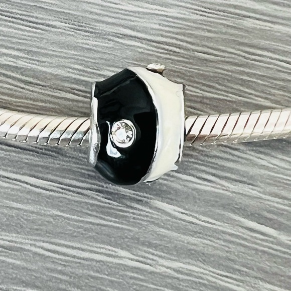 Black & white enamel silver plated ying Yang Bracelet charm - Picture 2 of 6